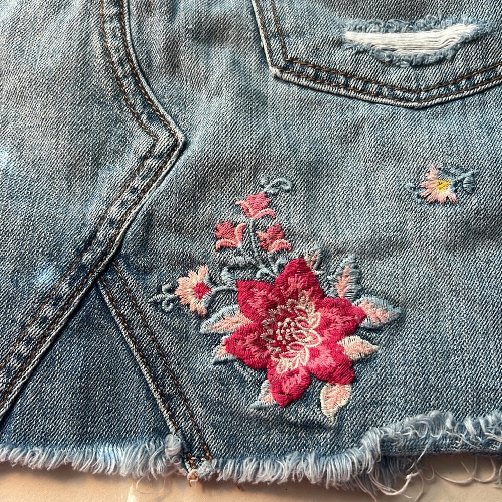 AEO Embroidered Denim Mini Skirt - size 4 - Picture 9 of 9